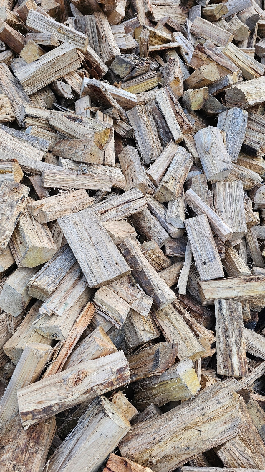 Split Blue Gum firewood available for Beaconsfield delivery