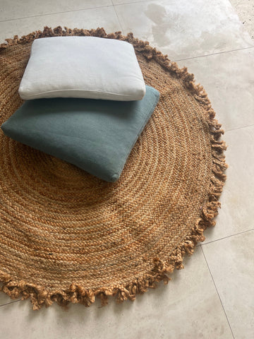 Elegant Leilani Jute Round Rug with Tassel Details - Perfect for cozy and rustic decor