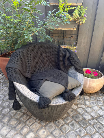 Barnes Chunky Knit Throw With Tassels Black