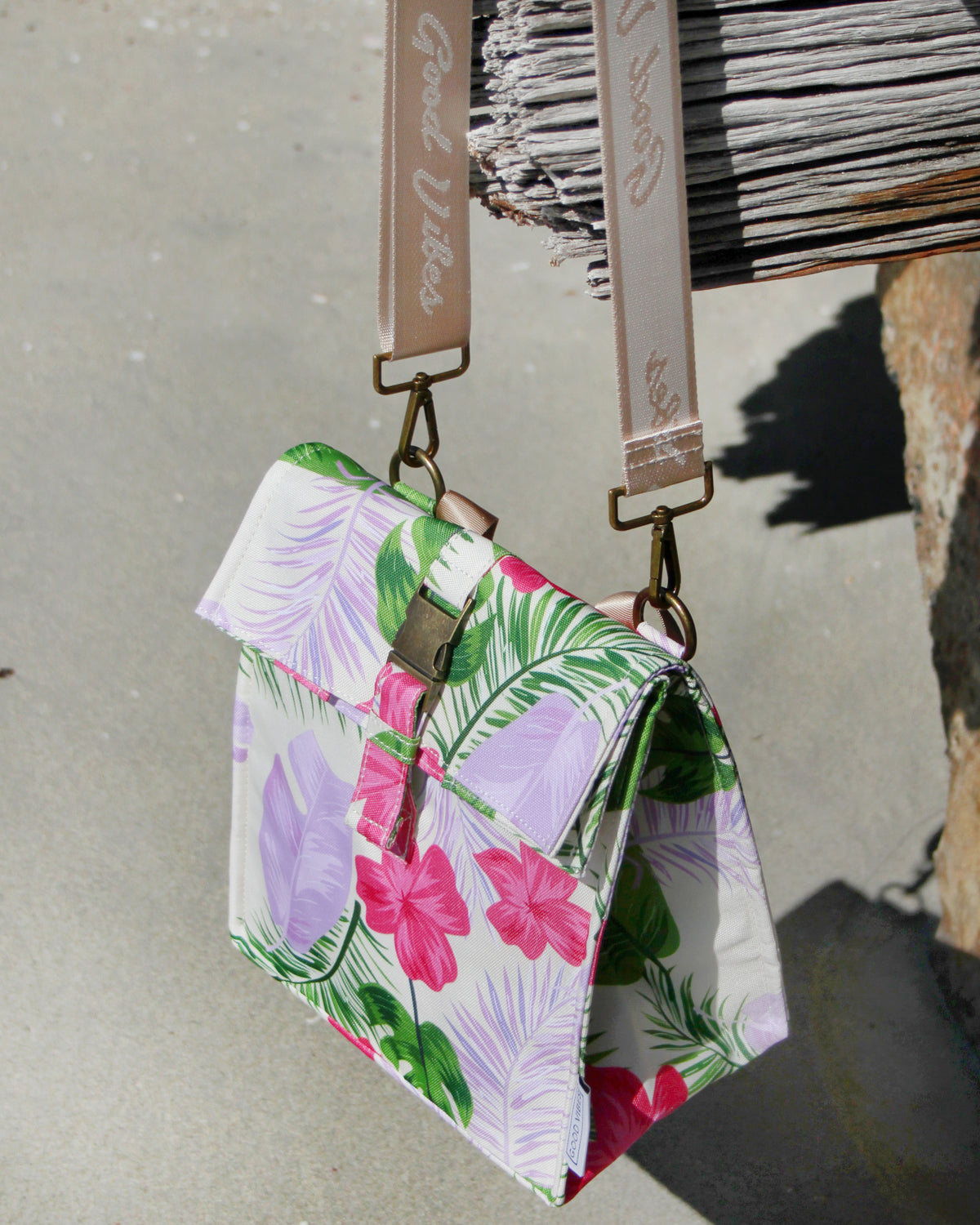 Good Vibes™ Insulated Lunch Bag, Removable Shoulder Strap, Metal Buckle - Hawaiian Shore